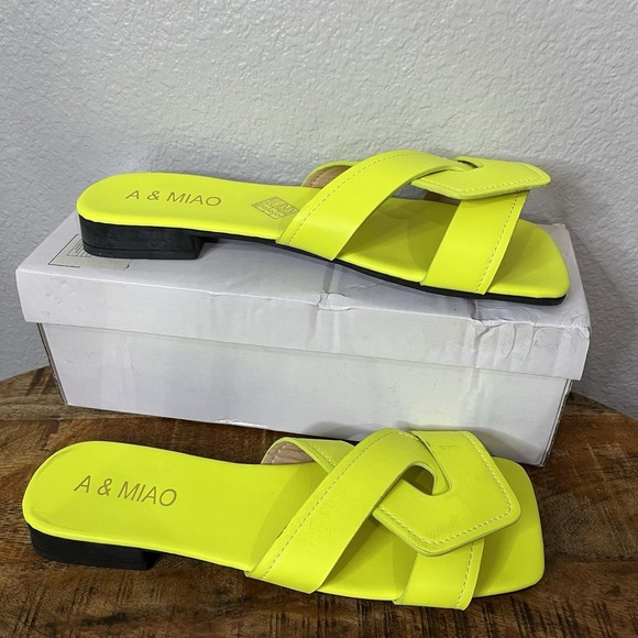 Women's Neon Yellow Fashion Retro Slip On Sandal New In The Box Size 40 (US9) - Picture 4 of 6
